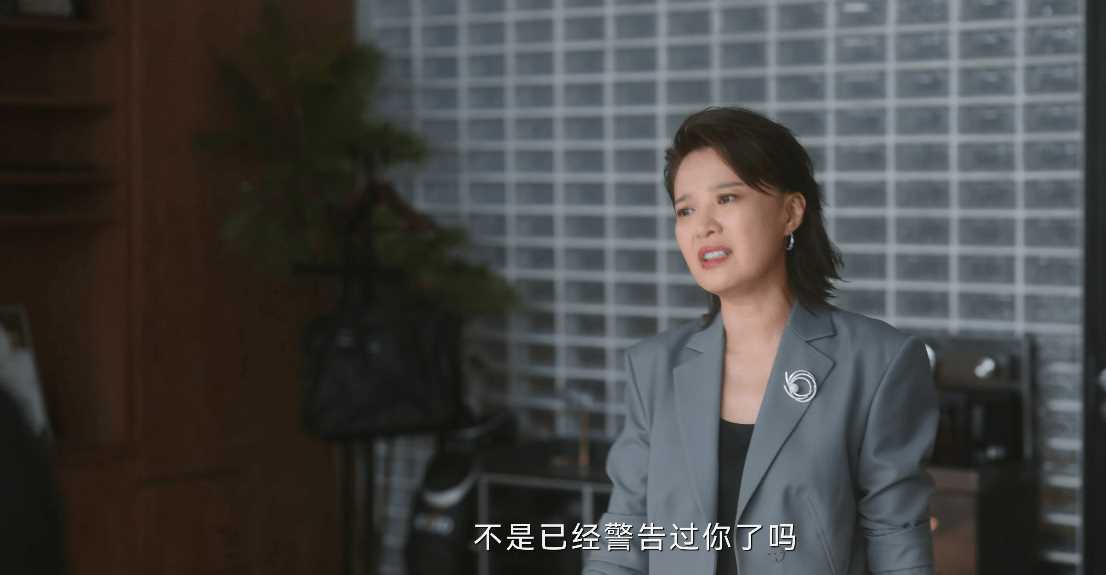 无所畏惧:方丽虹没想出手帮邱华,只是想敲打韩 她挑拨罗英子和邱华