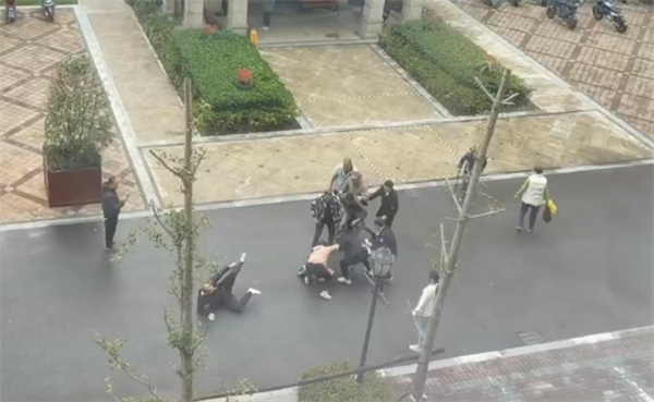 业主会遭物业阻挠 抢票箱原因何在