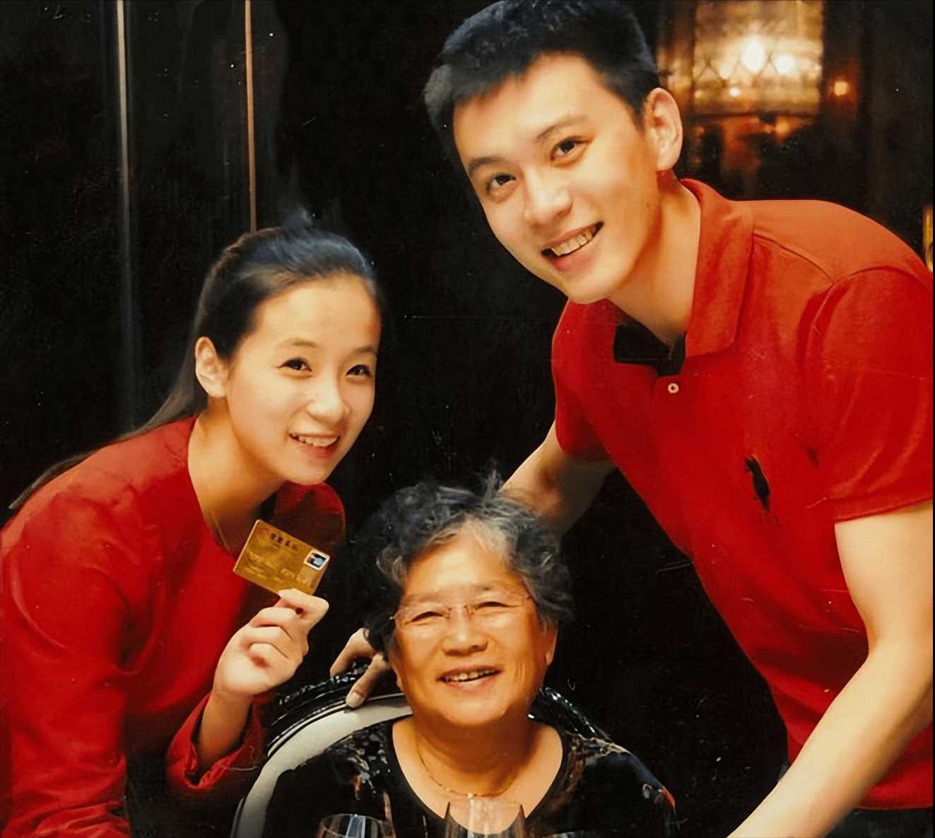 杨鸣妻子疑发长文曝男方出轨细节 球星的家庭幸福岌岌可危?