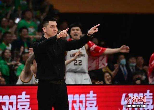杨鸣唐佳良双双官宣离婚 平分千万财产,将共同抚养好孩子