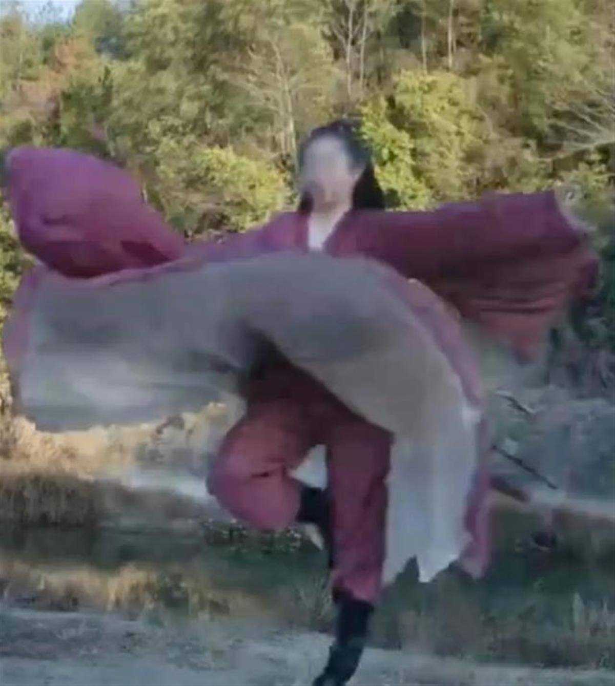 刘诗诗回应打戏争议:拍戏用替身没什么 但骗观众就过分了