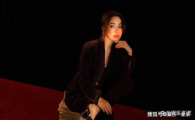 《新闻女王》许父去世留下七字遗言 许诗晴辞职考公,嫁进豪门做阔太