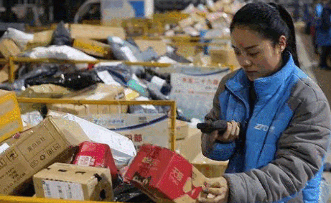 我国快递年业务量首次突破1200亿件 释放了哪些信号