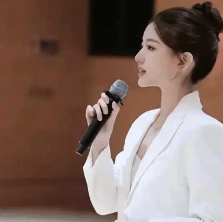 孟羽童清华 演讲自称浅薄 这种坦诚令人钦佩