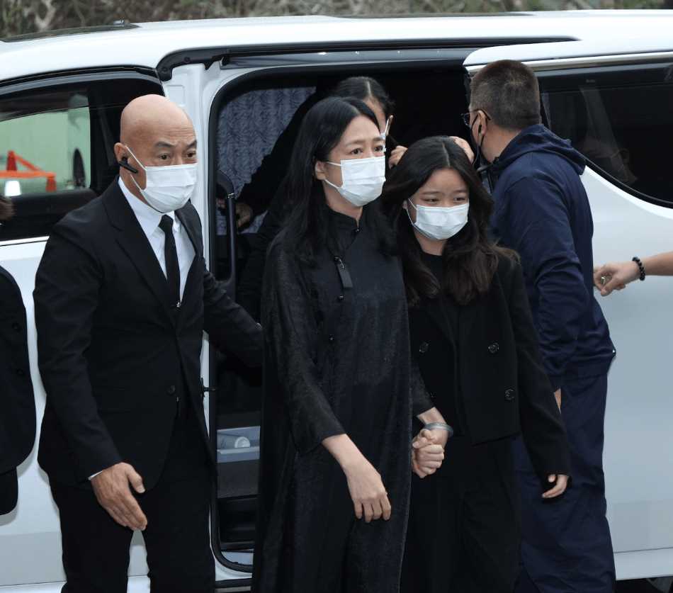 刘德华结婚15年首揭妻子真名 别再叫她“朱丽倩”了