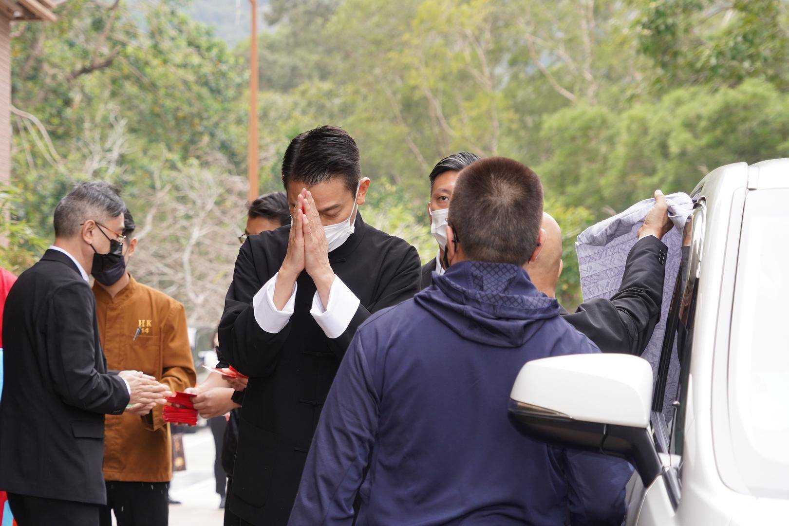 刘德华送父出殡家族24位成员曝光 六兄弟姐妹均结婚生子,家族人丁兴旺