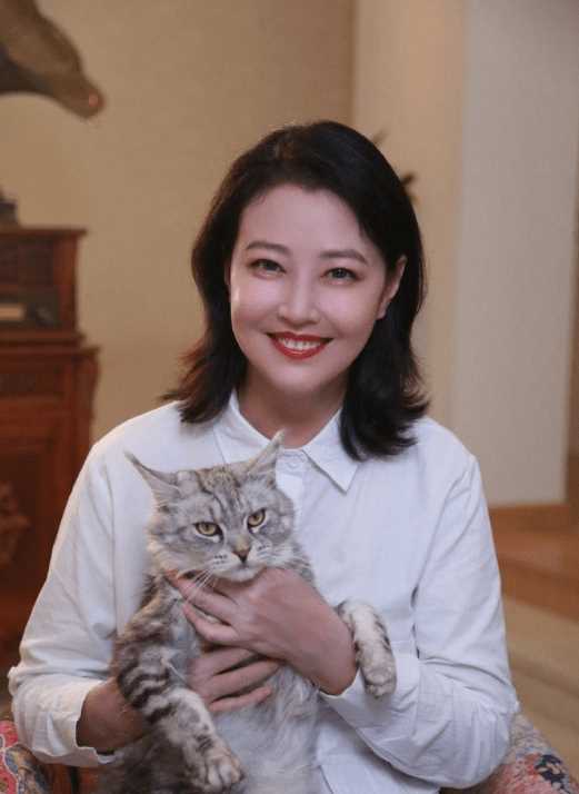 知情人称周海媚还在医院治疗中 请各界勿以讹传讹!