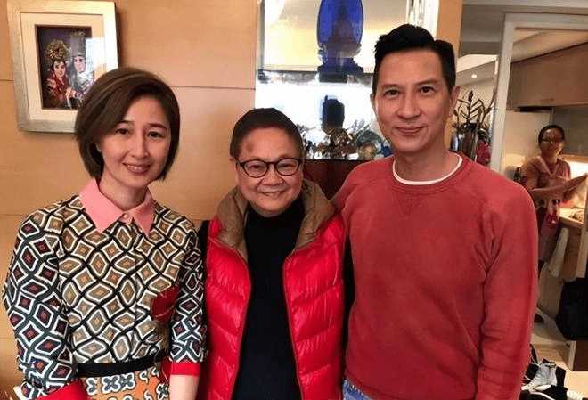 张家辉:从未阻止妻子关咏荷复出 表态尊重妻子的决定