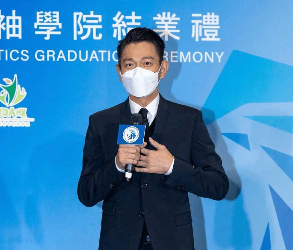 刘德华丧父之后露面复工 胡子拉碴憔悴之态难掩