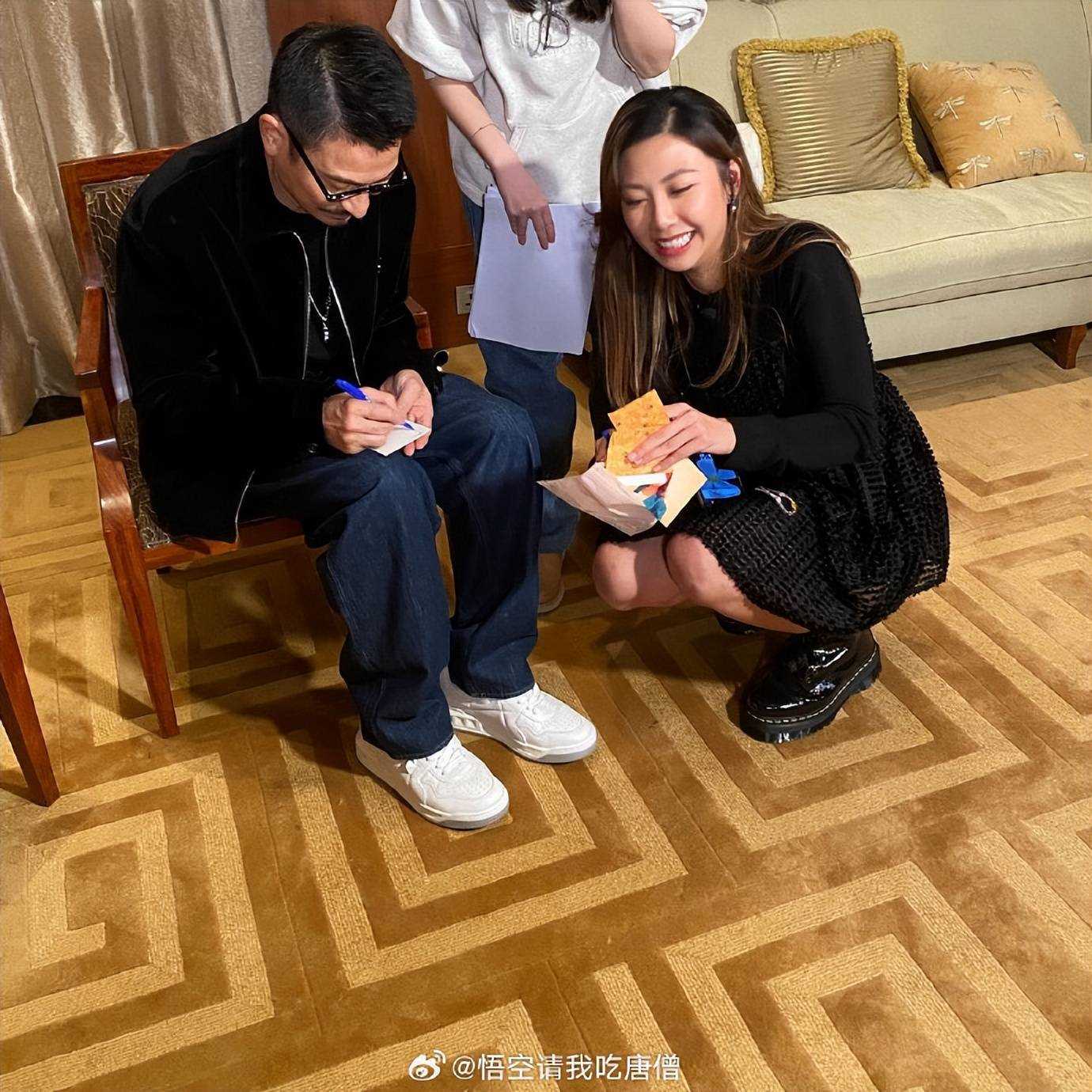 刘德华丧父之后露面复工 胡子拉碴憔悴之态难掩