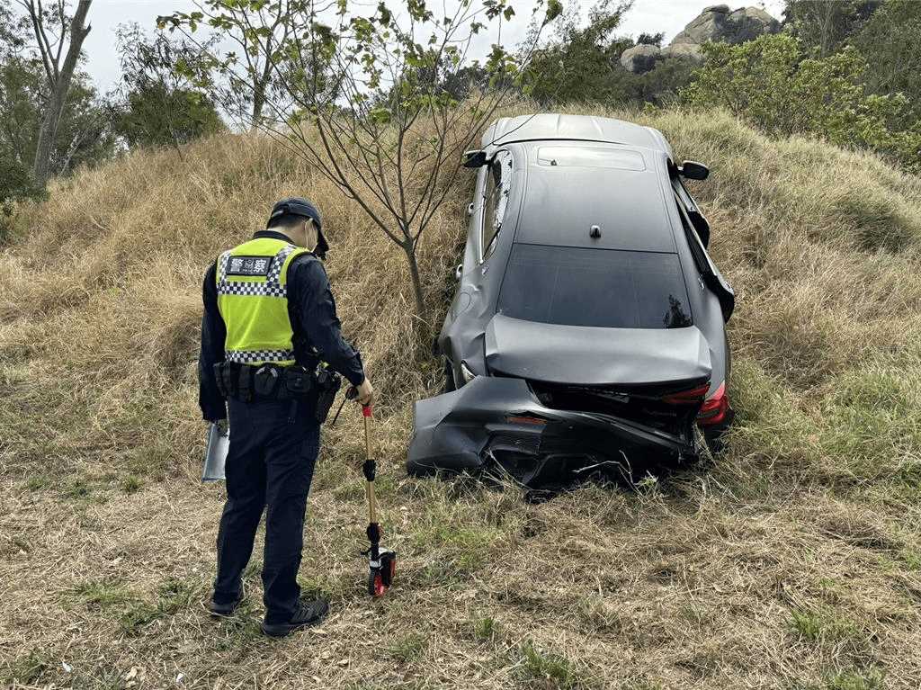 何润东拍戏时遭遇车祸 本人发声:本人平安无事,副导演却断了一根牙