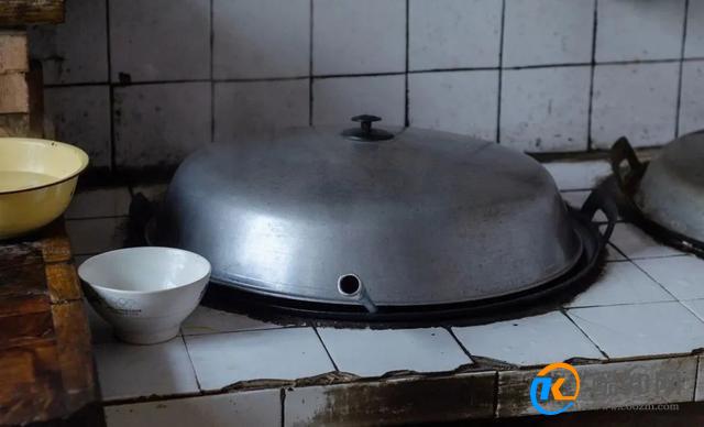 生锈的铁锅别扔了 教你一个小妙招 变废为宝 不粘锅不生锈