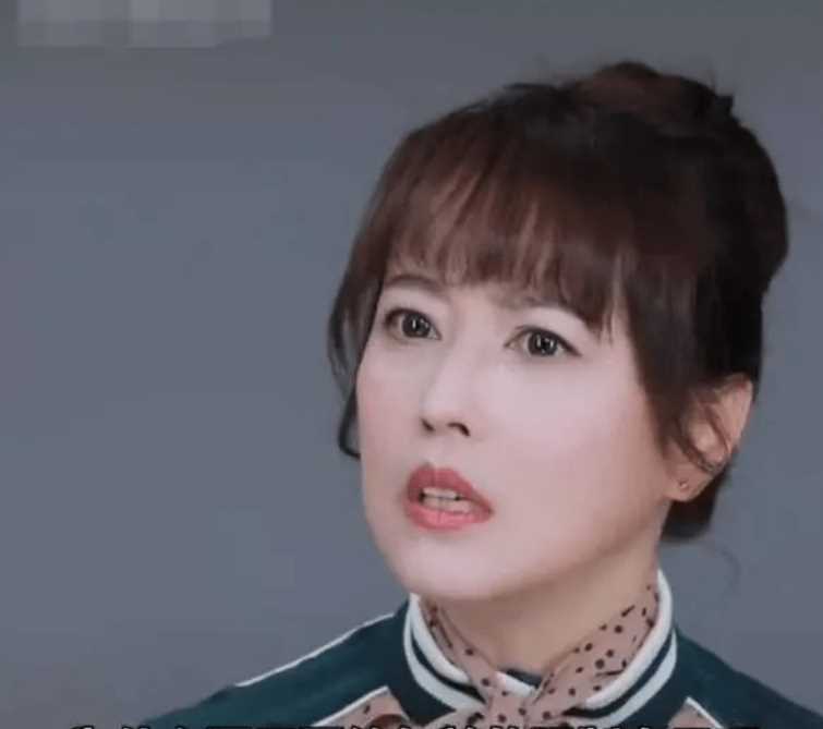周海媚曾称有皱纹也可以很美 强调每个人都有权展现不同年龄阶段的独特魅力