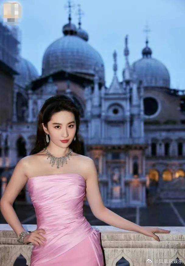 港媒曝刘亦菲杨紫琼争演徐克新片 最终女主花落谁家?