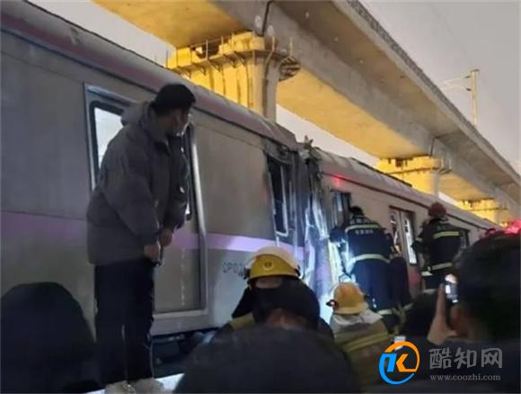 实拍受损地铁 两节车厢被挤压 事故原因是什么_酷知科普