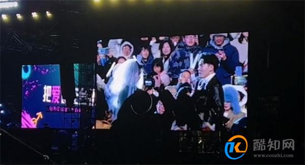 当事人回应台州演唱会求婚被喊退票_酷知科普