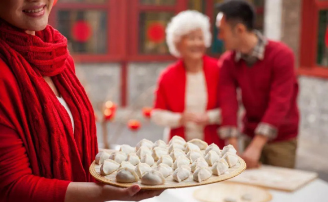 ​过年吃饺子开始于哪个朝代 过年晚上几点吃饺子