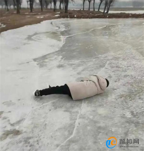 大学生冰面摔倒为什么会腹腔大出血_酷知科普
