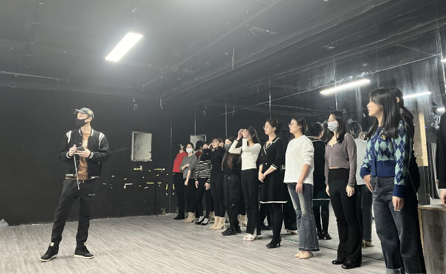 年轻人在线组局 500元的夜校 是流量密码吗