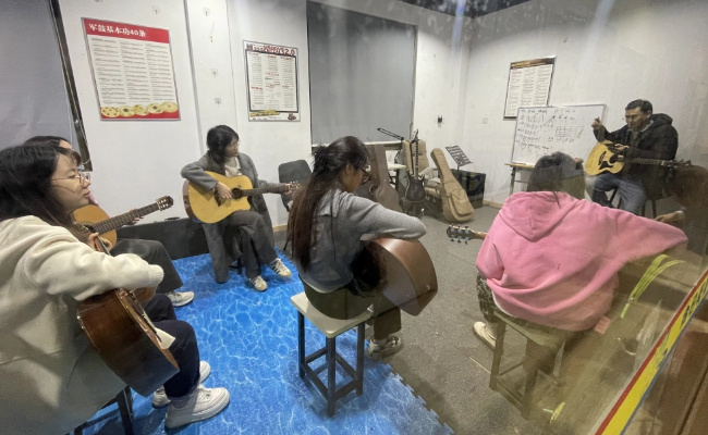 年轻人在线组局 500元的夜校 是流量密码吗