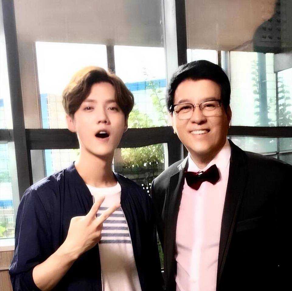 鹿晗方否认与关晓彤领证传闻 希望大家能理性吃瓜!