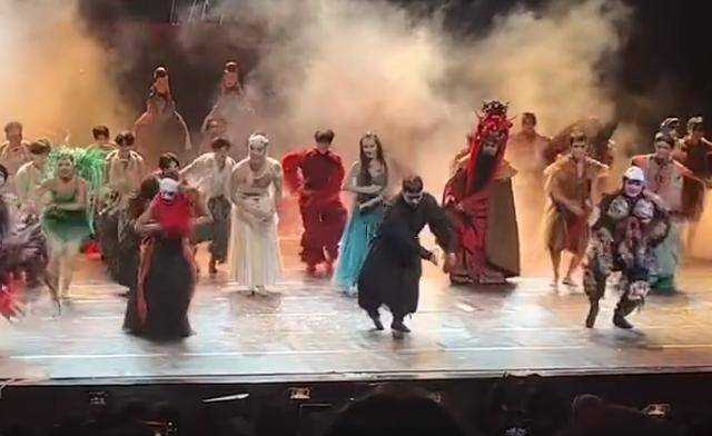 杨丽萍团队跳科目三引爆全场 火爆神曲舞蹈会上春晚舞台吗?