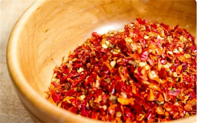 油辣椒怎么做才又香又辣又红 简单步骤 做出香辣的美味