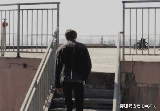 《脱轨》许特助身份是不是机器人?许特助和许靖阳是一个人吗?