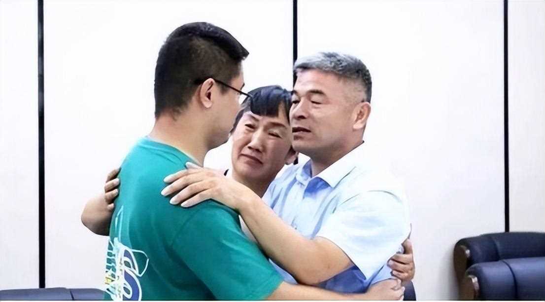 《失孤》原型郭刚堂妻子开庭前失声痛哭 长达26年的被拐事件终于落下帷幕