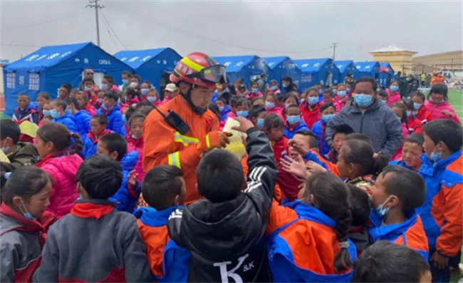 积石山6.2级地震青海震区9551人转入过渡板房安置 青海震区危害多大