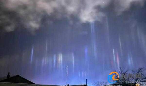 内蒙古多地夜空现大面积七彩光柱 七彩光柱的形成原因_酷知科普
