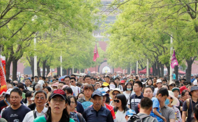 旅游消费回是否暖,元旦假期首日景区人潮涌动