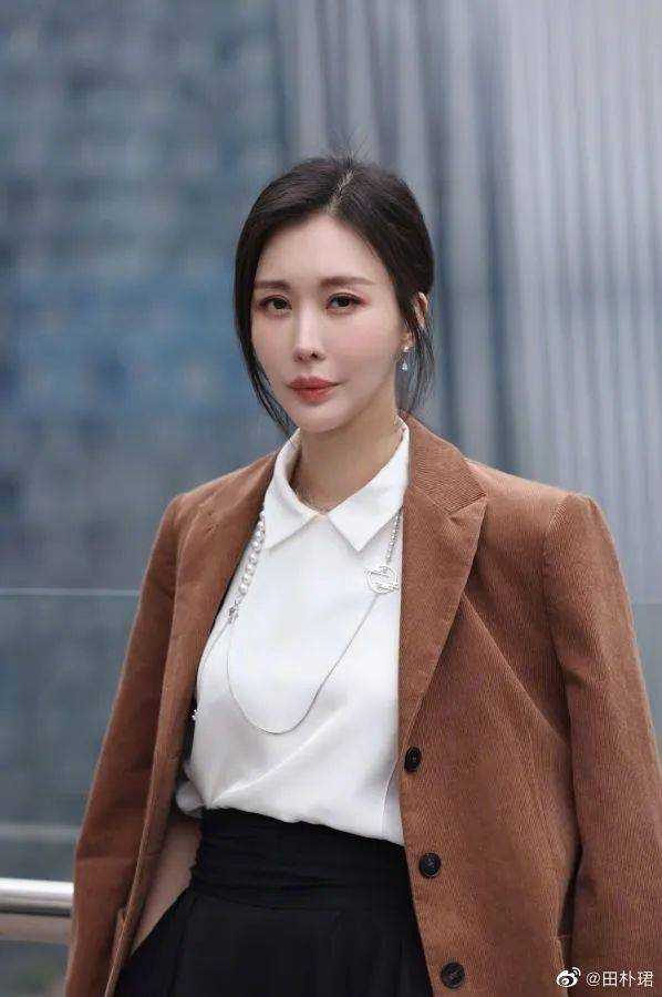 王石透露自己有一个三岁的女儿 71岁喜获爱女冲热搜