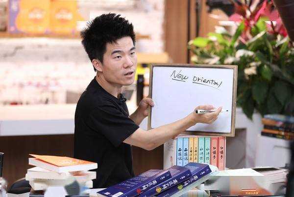董宇辉新账号“与辉同行”首战告捷 带货排名超东方甄选
