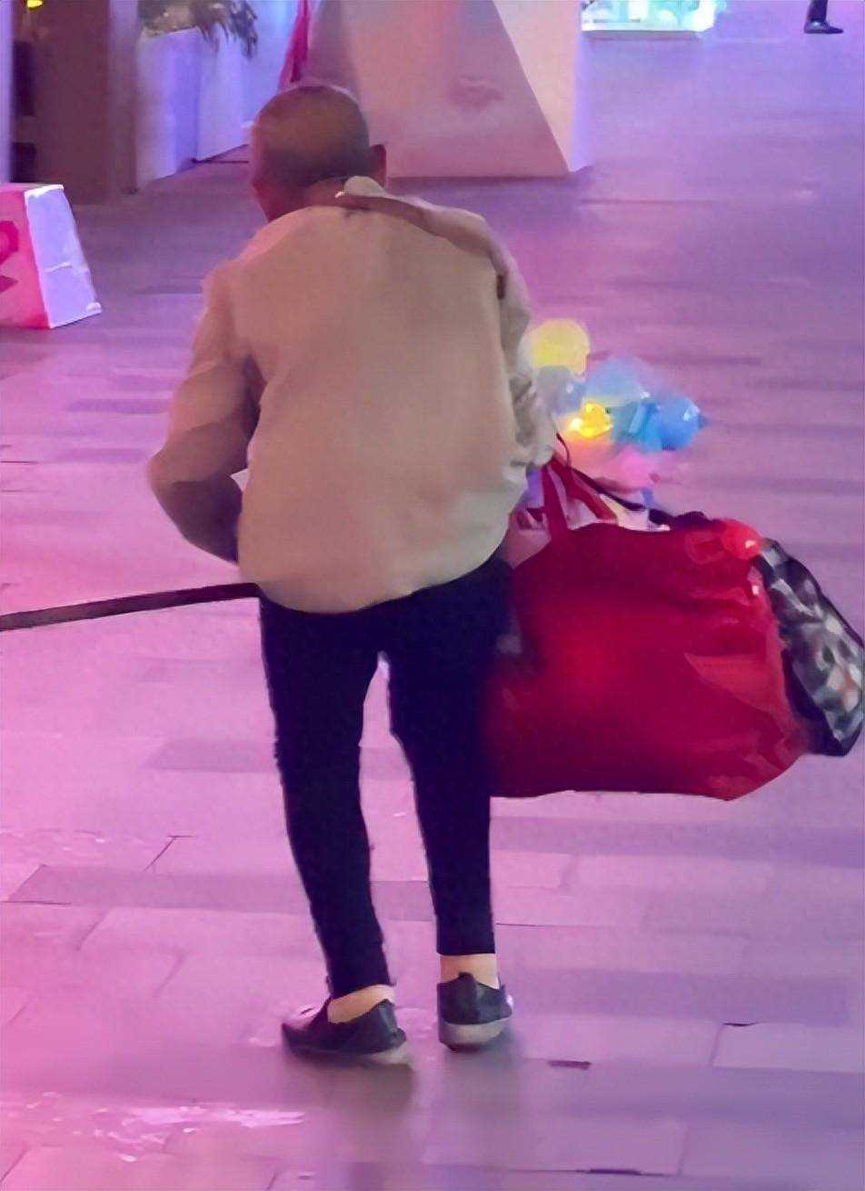 老人女儿回应张馨予买气球 真情让全网破防!