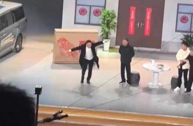 多地春晚彩排惊现热门神曲“科目三” 网友感叹:心死了