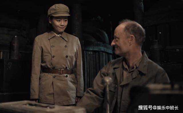 《侦察英雄》俘虏竟比战士吃得还好?文婕存在的意义有答案了
