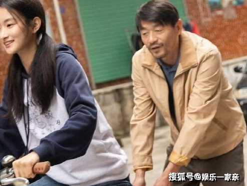 《要久久爱》蓝亦菲爸爸怎么了?蓝亦菲遭父亲抛弃 看得太气了