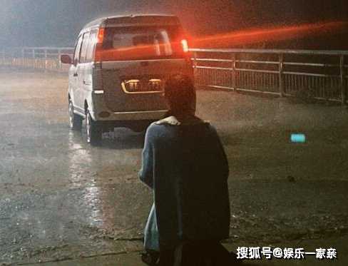 《要久久爱》蓝亦菲爸爸怎么了?蓝亦菲遭父亲抛弃 看得太气了