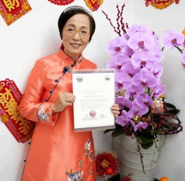 “石榴姐”苑琼丹被菲律宾封为公主 回香港老公都要下跪迎接