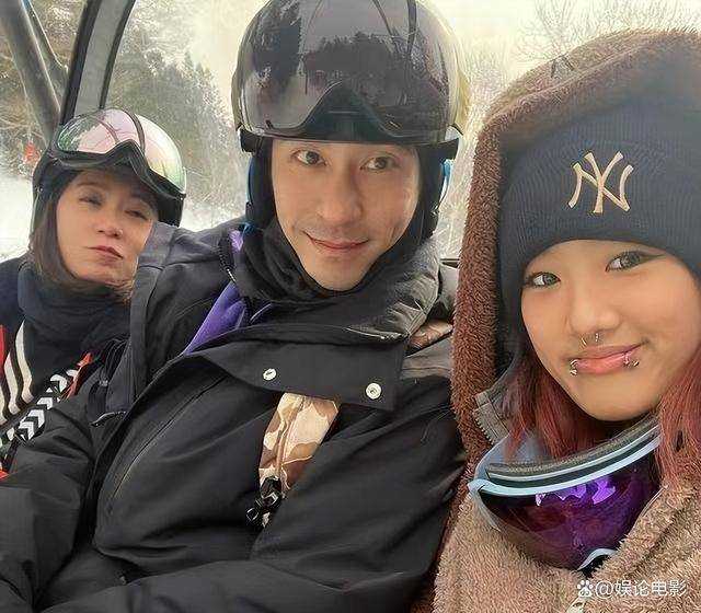 贾静雯女儿梧桐妹戴唇环舌环 叛逆期味道浓郁引发网友热议