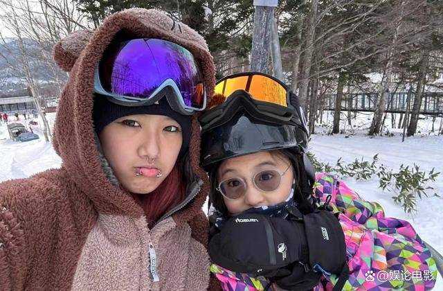 贾静雯女儿梧桐妹戴唇环舌环 叛逆期味道浓郁引发网友热议
