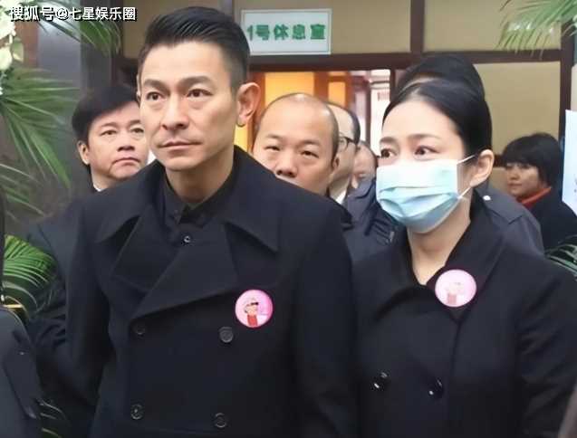 刘德华自曝曾有粉丝藏床下 成功把自己顶上了热搜第一