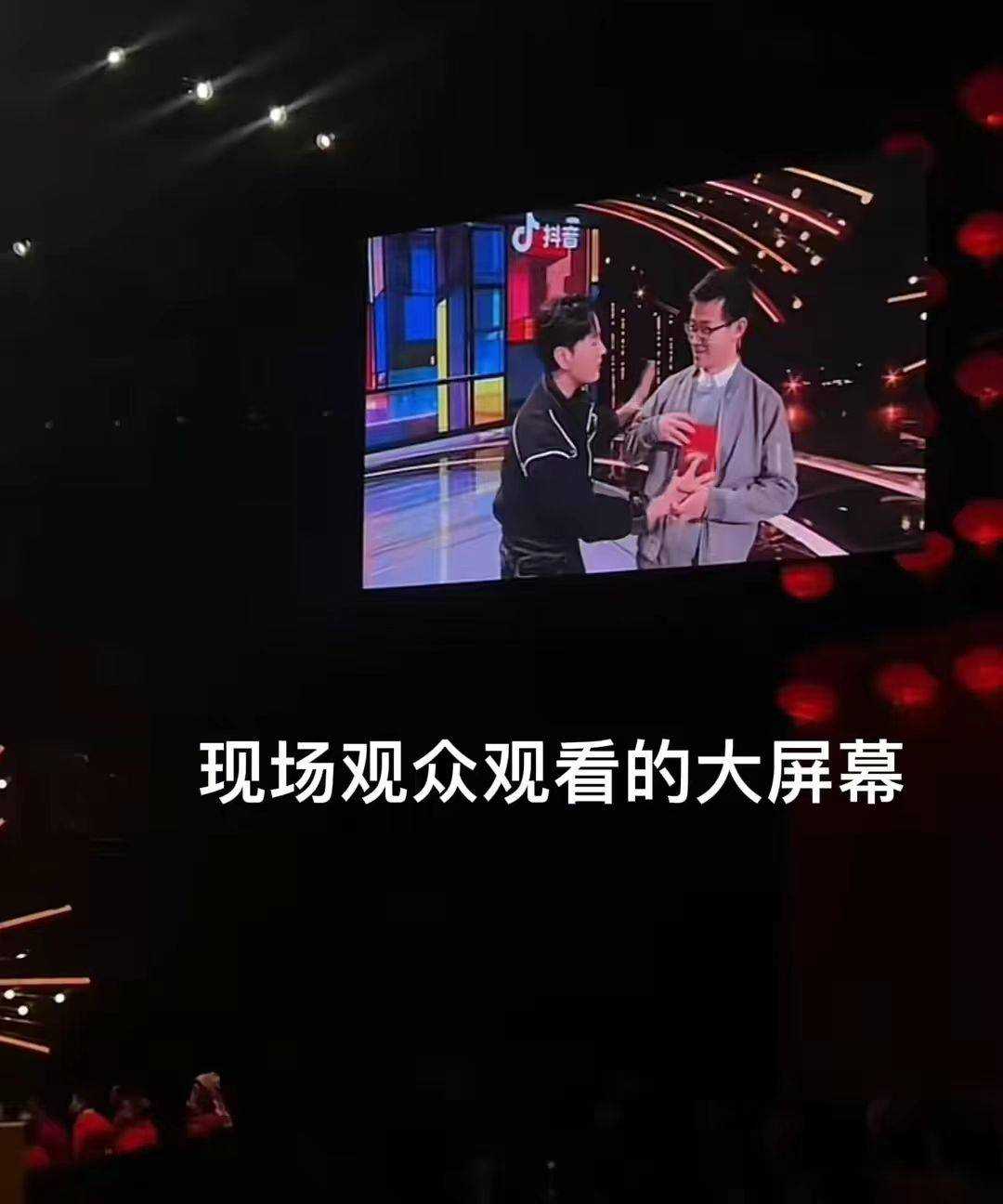 邓男子撕下面具变成沈梦辰了 一套行云流水的操作让观众看了直呼太震撼了