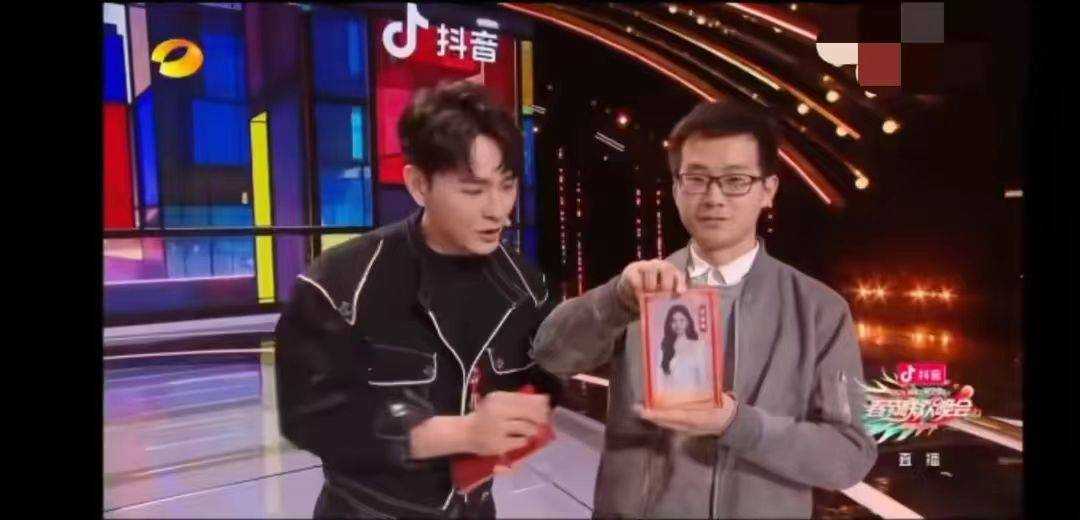 邓男子撕下面具变成沈梦辰了 一套行云流水的操作让观众看了直呼太震撼了