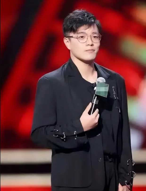 杨波宣布轻生1小时15分后报平安 面对网暴可借鉴许敏的做法
