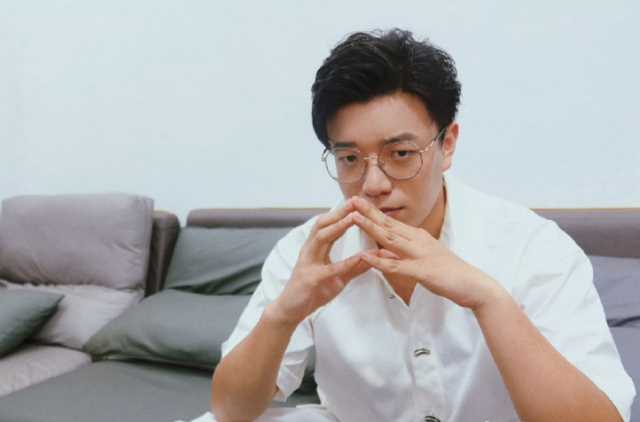 杨波宣布轻生1小时15分后报平安 面对网暴可借鉴许敏的做法