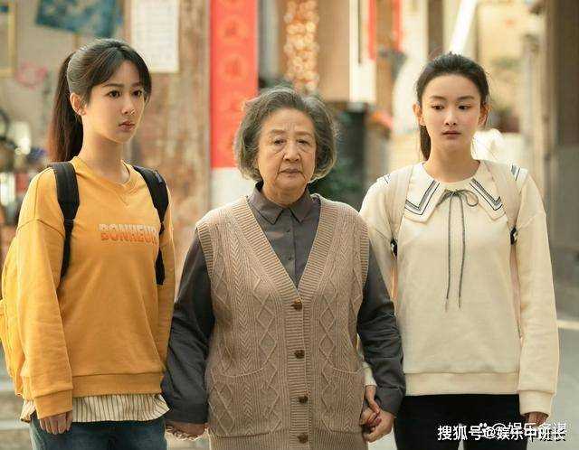 《要久久爱》庄远告白明雨跪地求婚 黄瀛子大闹洞房要红包,甜齁了