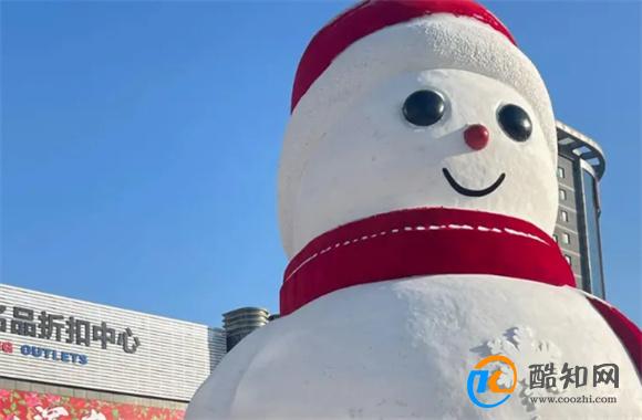 沈阳20米大雪人亮相引游客打卡 雪人系何造型