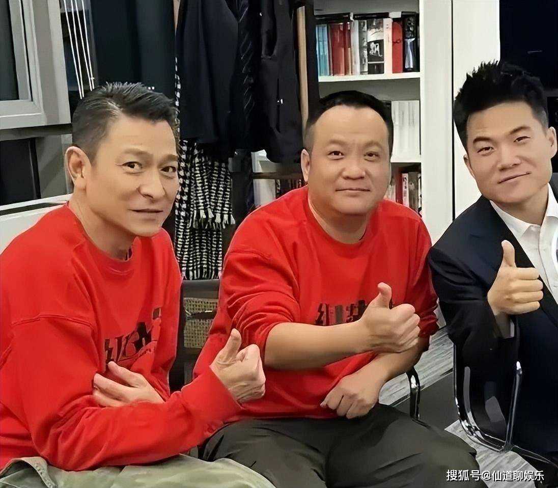 董宇辉直播卖菜又迎大咖!刘德华、张艺谋接连亮相 网友直呼精彩
